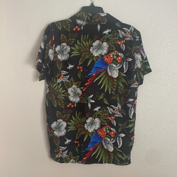 V.H.O men's short sleeve button up Hawaiian shirt parrot print size Small - Picture 2 of 7